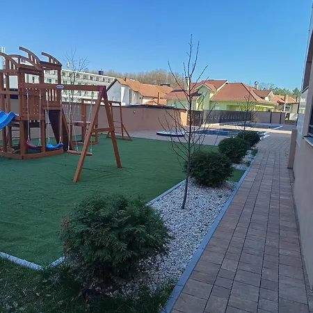 Ramonda Sa Bazenom, * Vrnjačka Banja