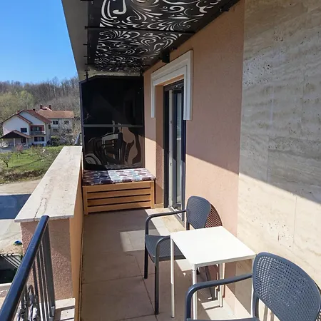 Ramonda Sa Bazenom, Apartman