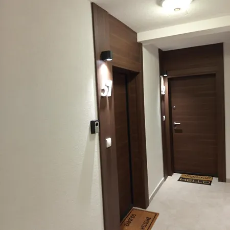 Ramonda Sa Bazenom, * Vrnjačka Banja