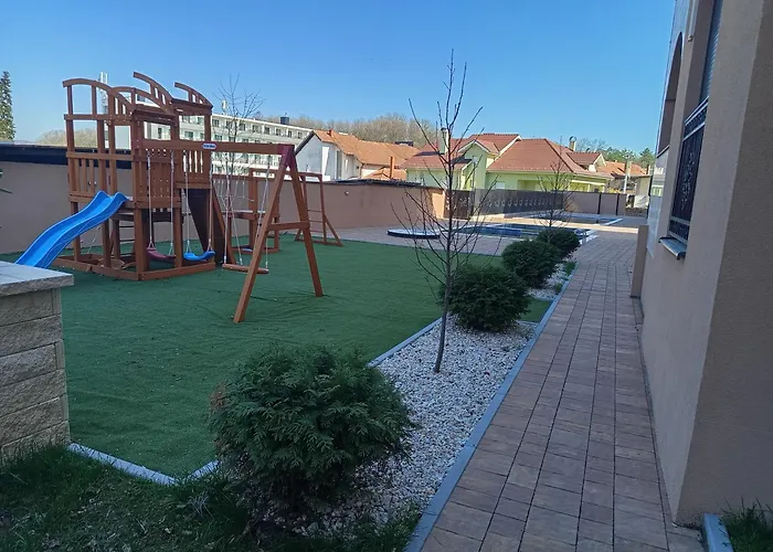 Ramonda Sa Bazenom, * Vrnjačka Banja