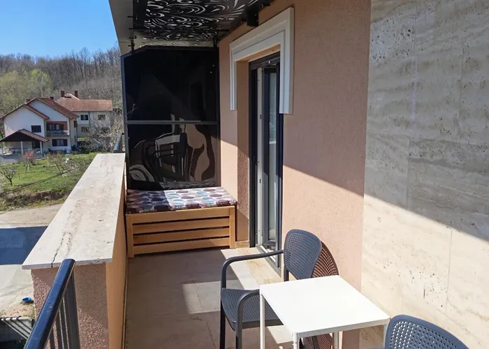 Ramonda Sa Bazenom, Apartament