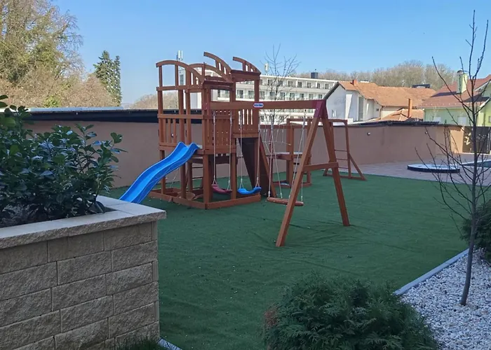 Ramonda Sa Bazenom, Vrnjačka Banja