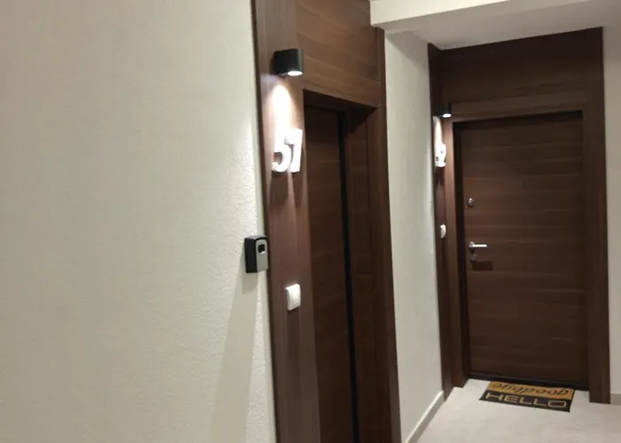 Ramonda Sa Bazenom, * Vrnjačka Banja