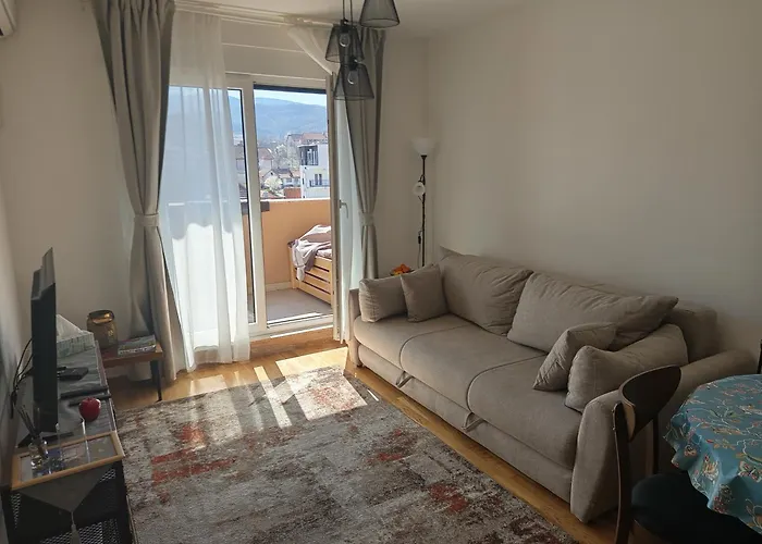 Ramonda Sa Bazenom, Apartament *